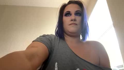 Snapshot of lickmelolliee chatting on 02/18/25, 05:42 AllieAustyn online show from 02/18/25, 05:42
