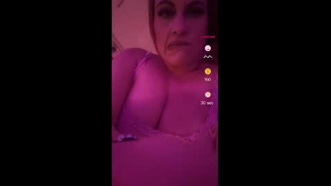 Snapshot of lickmelolliee chatting on 04/04/26, 04:44 AllieAustyn online show from 04/04/26, 04:44