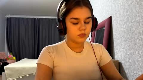 Snapshot of lieselottewolfenbarger chatting on 12/04/25, 04:38 Anna online show from 12/04/25, 04:38