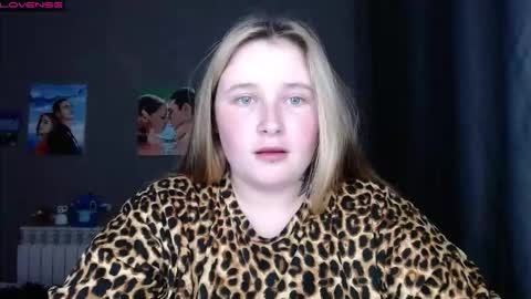 light_lunaa online show from 09/17/25, 01:57