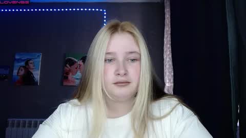 light_lunaa online show from 10/19/25, 07:20