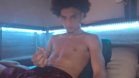 Snapshot of lightskinwithgirth chatting on 04/28/26, 01:38 lightskinwithgirth online show from 04/28/26, 01:38