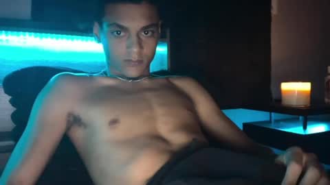 Snapshot of lightskinwithgirth chatting on 05/19/26, 01:00 lightskinwithgirth online show from 05/19/26, 01:00