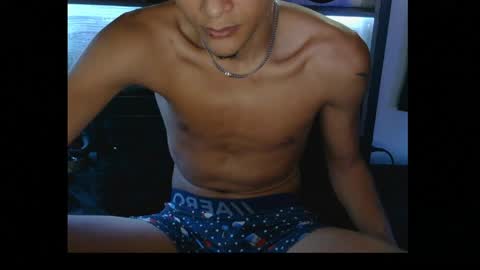Snapshot of lightskinwithgirth chatting on 05/19/26, 07:09 lightskinwithgirth online show from 05/19/26, 07:09