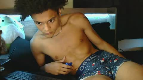 Snapshot of lightskinwithgirth chatting on 05/26/26, 03:30 lightskinwithgirth online show from 05/26/26, 03:30