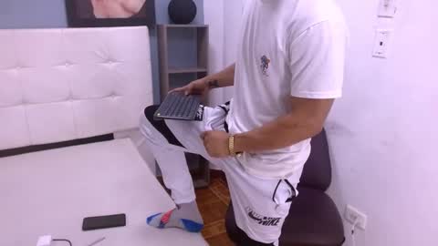 Snapshot of lihanjor_23 chatting on 02/14/25, 04:04 Lihan online show from 02/14/25, 04:04