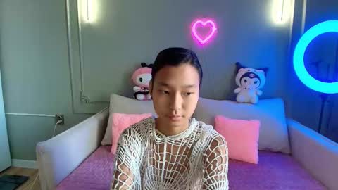 Lihn Pham online show from 11/30/25, 03:32