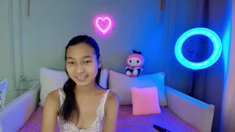 Lihn Pham online show from 12/04/25, 03:27