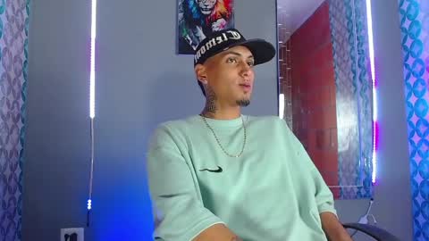 Snapshot of liiaam_lee_ chatting on 04/01/26, 10:51 Daniel online show from 04/01/26, 10:51