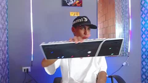 Snapshot of liiaam_lee_ chatting on 04/17/26, 09:07 Daniel online show from 04/17/26, 09:07