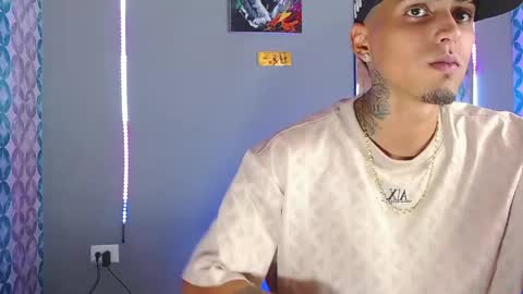 Snapshot of liiaam_lee_ chatting on 04/18/26, 10:32 Daniel online show from 04/18/26, 10:32