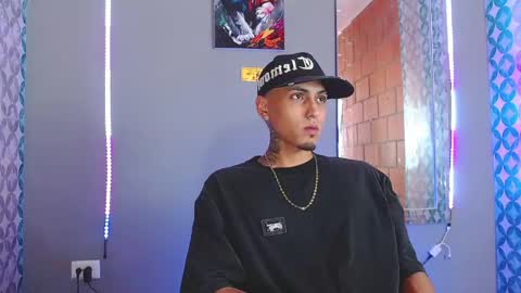 Snapshot of liiaam_lee_ chatting on 04/19/26, 08:33 Daniel online show from 04/19/26, 08:33