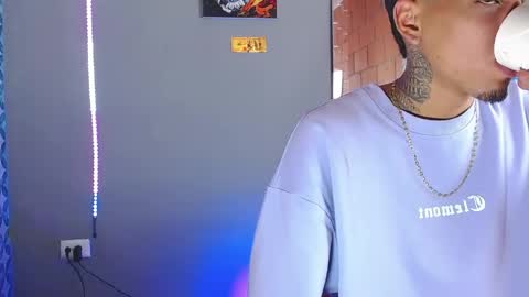 Snapshot of liiaam_lee_ chatting on 04/21/26, 08:44 Daniel online show from 04/21/26, 08:44