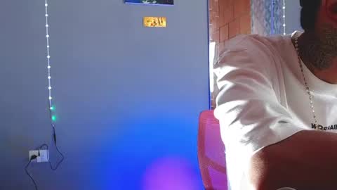 Snapshot of liiaam_lee_ chatting on 06/11/26, 09:35 Daniel online show from 06/11/26, 09:35