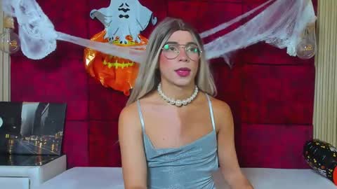 liiacollins online show from 10/27/25, 07:51