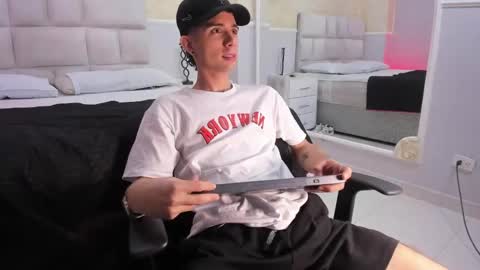 L I I A M online show from 02/05/25, 04:59