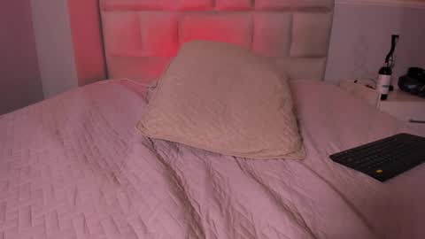 L I I A M online show from 02/21/25, 08:40