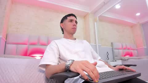 L I I A M online show from 02/22/25, 04:40