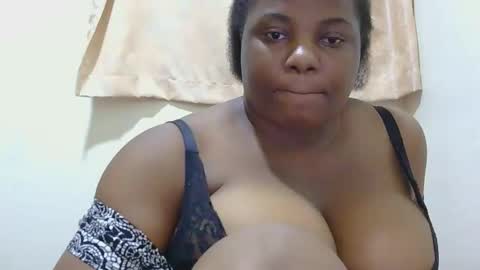 Snapshot of liilcutiee chatting on 04/21/26, 01:42 Lily online show from 04/21/26, 01:42