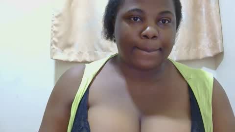 Snapshot of liilcutiee chatting on 04/26/26, 09:12 Lily online show from 04/26/26, 09:12