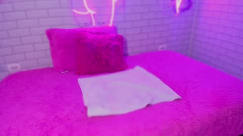 Snapshot of liily_hot chatting on 12/21/24, 11:45 LIILY online show from 12/21/24, 11:45