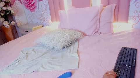 Snapshot of liily_hot chatting on 01/11/25, 12:12 LIILY online show from 01/11/25, 12:12