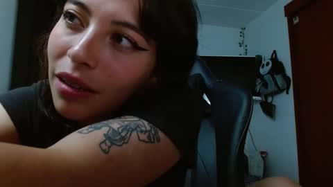 Snapshot of liisaax chatting on 11/15/25, 05:38 lisa online show from 11/15/25, 05:38