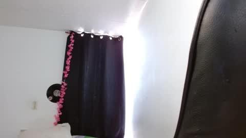 Snapshot of liisaax chatting on 11/22/25, 04:39 lisa online show from 11/22/25, 04:39