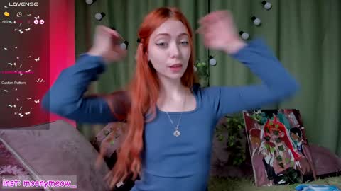 Snapshot of lika_moon chatting on 12/30/24, 03:25 Lika online show from 12/30/24, 03:25