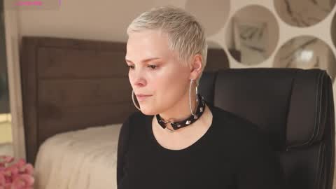 Snapshot of likaaberry chatting on 09/14/25, 04:39 likaaberry online show from 09/14/25, 04:39