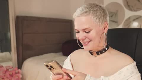 Snapshot of likaaberry chatting on 09/16/25, 05:03 likaaberry online show from 09/16/25, 05:03