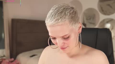 Snapshot of likaaberry chatting on 09/18/25, 04:20 likaaberry online show from 09/18/25, 04:20