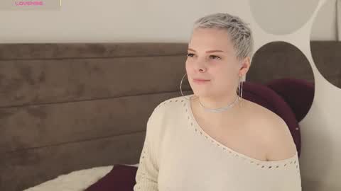 Snapshot of likaaberry chatting on 10/02/25, 12:01 likaaberry online show from 10/02/25, 12:01