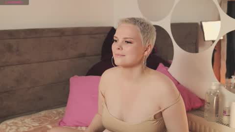 Snapshot of likaaberry chatting on 10/14/25, 05:14 likaaberry online show from 10/14/25, 05:14