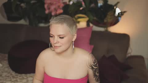 Snapshot of likaaberry chatting on 10/20/25, 02:34 likaaberry online show from 10/20/25, 02:34