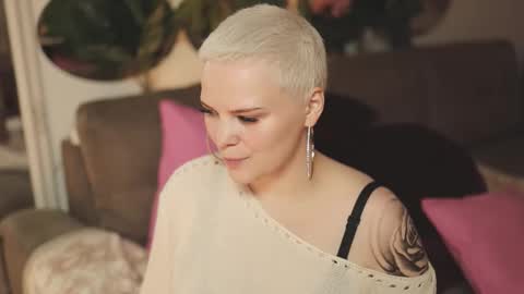 Snapshot of likaaberry chatting on 10/21/25, 04:35 likaaberry online show from 10/21/25, 04:35