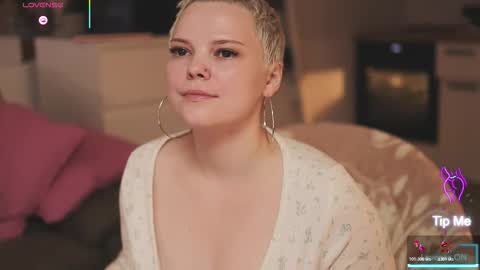 Snapshot of likaaberry chatting on 11/06/25, 05:30 likaaberry online show from 11/06/25, 05:30