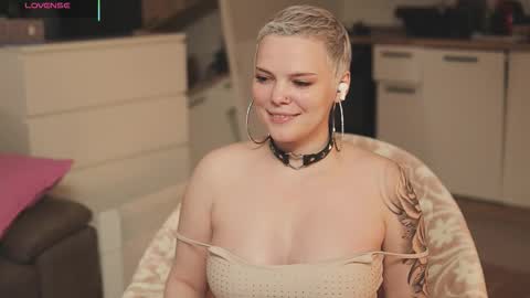 Snapshot of likaaberry chatting on 11/11/25, 12:16 likaaberry online show from 11/11/25, 12:16