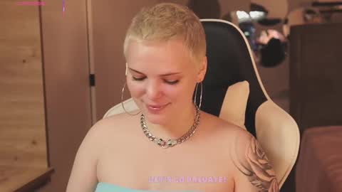 Snapshot of likaaberry chatting on 12/17/25, 03:29 likaaberry online show from 12/17/25, 03:29