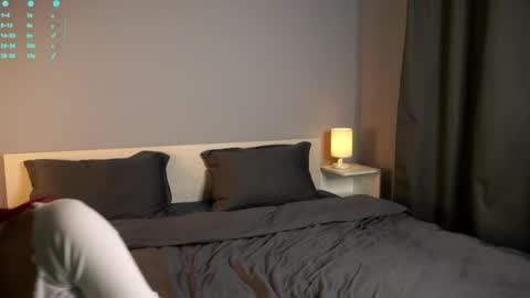 Snapshot of likalens chatting on 11/08/25, 01:00 Emi online show from 11/08/25, 01:00