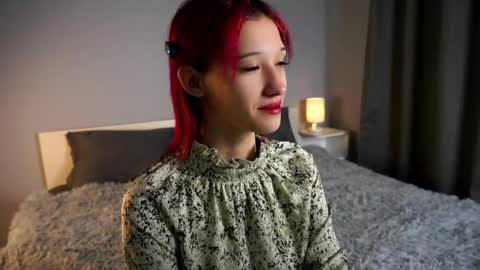 Snapshot of likalens chatting on 11/13/25, 11:20 Emi online show from 11/13/25, 11:20