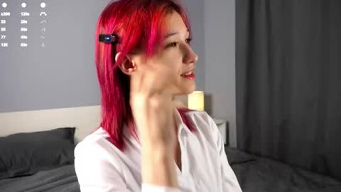 Snapshot of likalens chatting on 11/19/25, 11:54 Emi online show from 11/19/25, 11:54