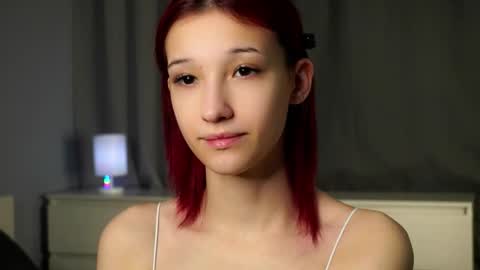 Snapshot of likalens chatting on 11/25/25, 11:21 Emi online show from 11/25/25, 11:21