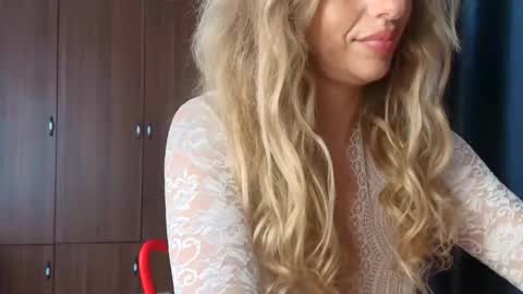 Mia                   Onlyfans link -  online show from 04/15/26, 06:42