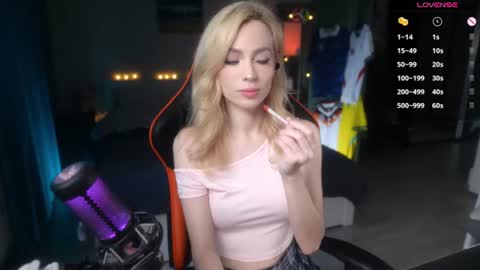 Snapshot of like_pie chatting on 06/27/26, 03:06 Ilona 3 OF online show from 06/27/26, 03:06