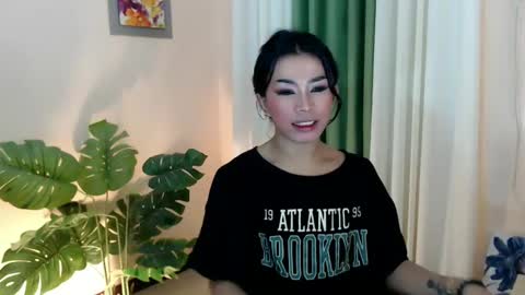 Snapshot of likliklicklengleng chatting on 01/17/25, 09:06 Leng online show from 01/17/25, 09:06