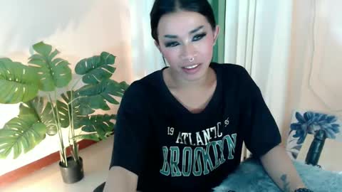 Snapshot of likliklicklengleng chatting on 01/22/25, 09:21 Leng online show from 01/22/25, 09:21