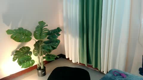 Snapshot of likliklicklengleng chatting on 02/06/25, 10:32 Leng online show from 02/06/25, 10:32