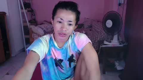 Snapshot of likliklicklengleng chatting on 02/17/25, 09:35 Leng online show from 02/17/25, 09:35