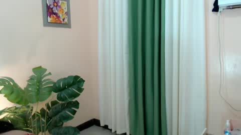 Snapshot of likliklicklengleng chatting on 03/11/25, 04:40 Leng online show from 03/11/25, 04:40